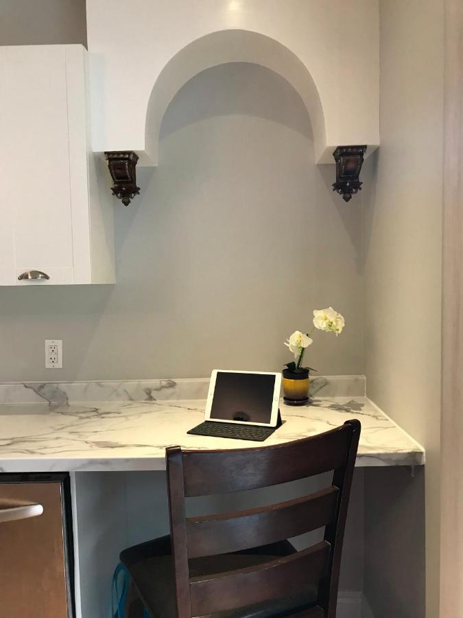 Ottawa Downtown Executive Apartment Retreat With Private Balcony Near Bank Street - Sleep Max 2 Dış mekan fotoğraf