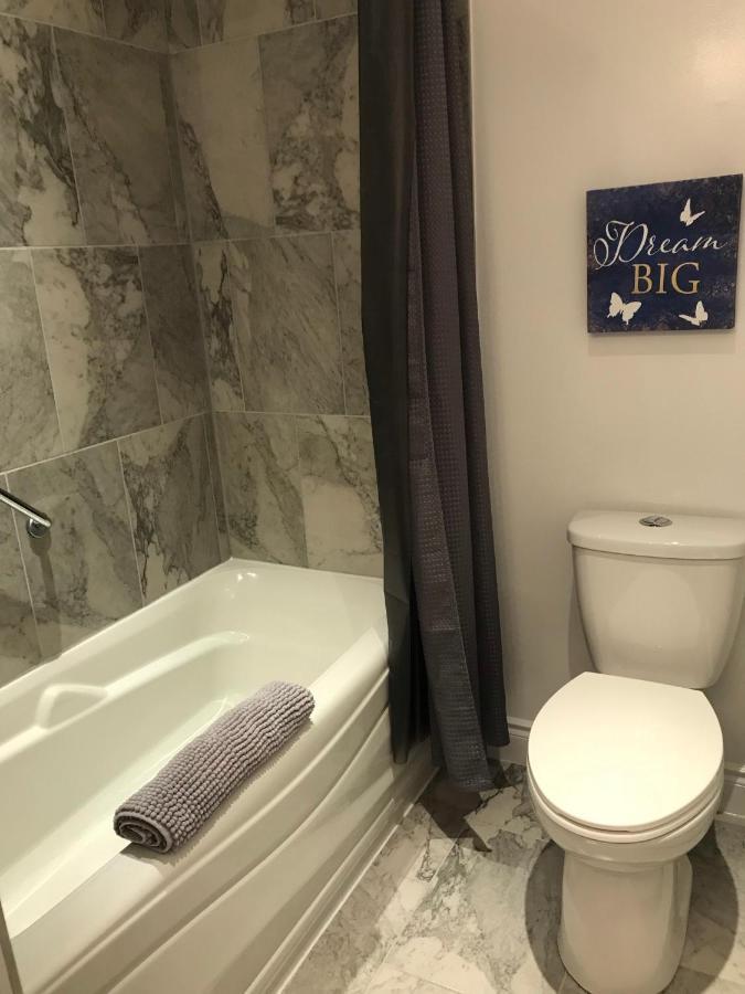 Ottawa Downtown Executive Apartment Retreat With Private Balcony Near Bank Street - Sleep Max 2 Dış mekan fotoğraf